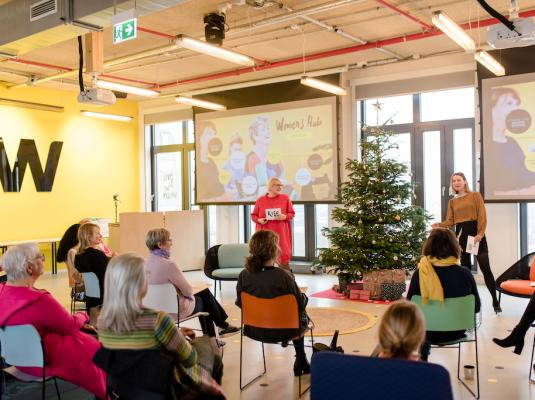 womenshub-nov21-hamburg_XeniaBluhm-19